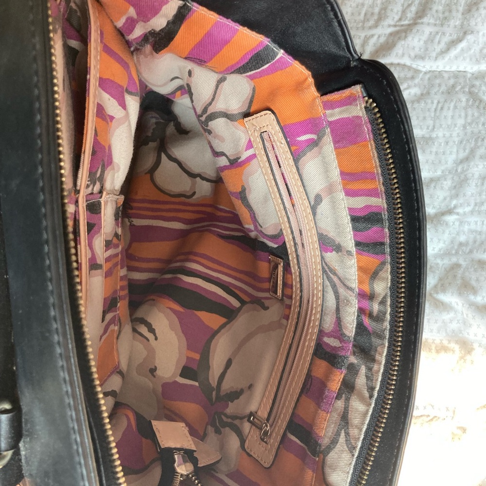 Guess Purse - Picture 7 of 9